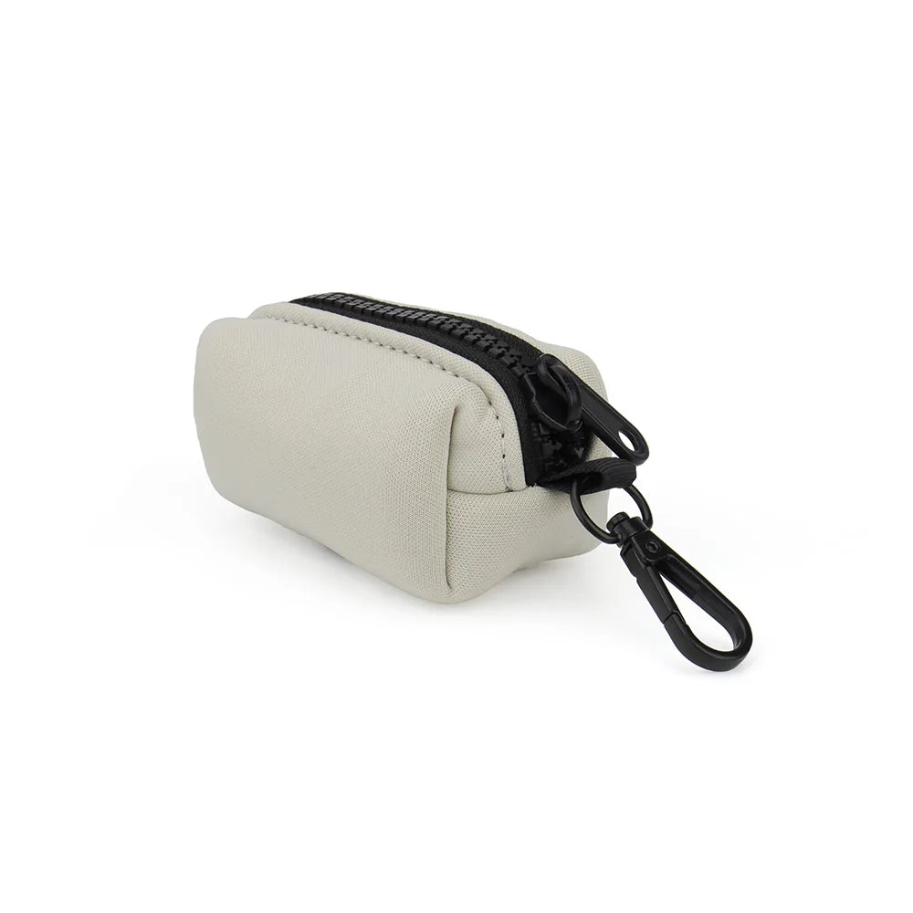 Dispensador de bolsas para excrementos de perro portátil