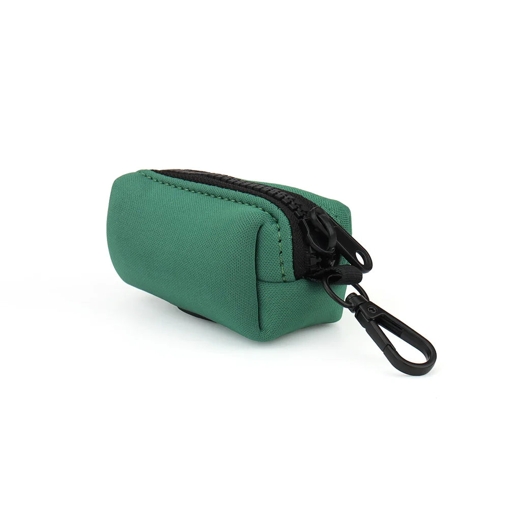 Dispensador de bolsas para excrementos de perro portátil