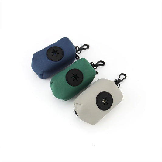Dispensador de bolsas para excrementos de perro portátil